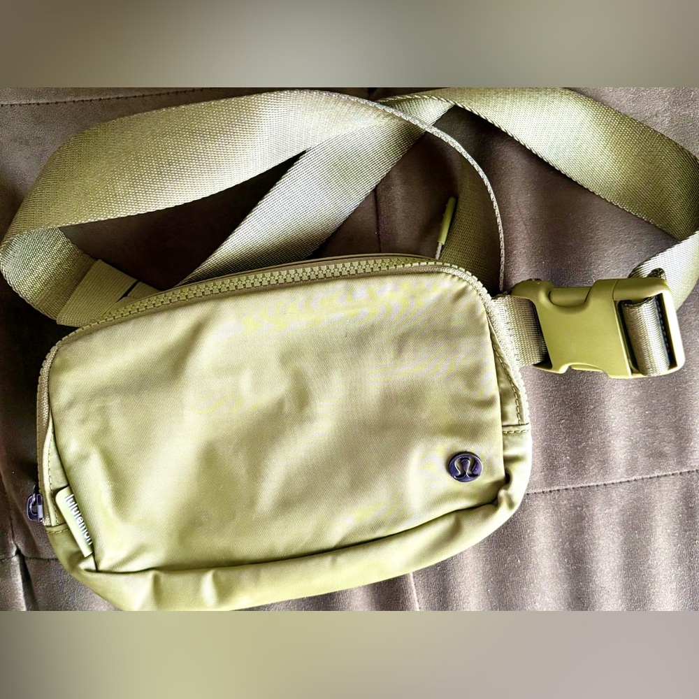lululemon athletica Everywhere Belt Bag 1L Olive Green Sling Belt Bag
